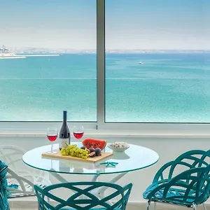 Front-row - Skyline Retreat - Pool Access Apartament