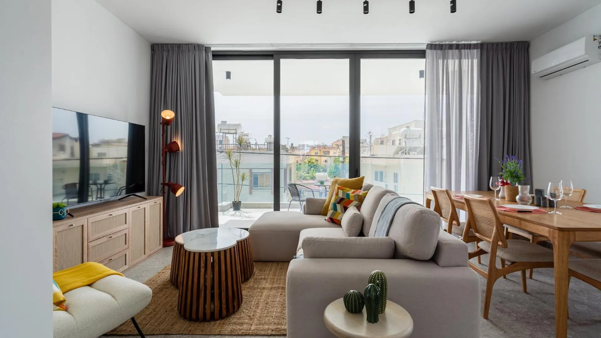 Solara - Stylish Balcony Apartments In Larnaca Cipro