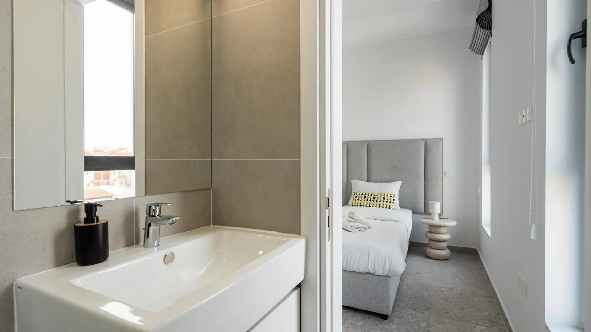 Solara - Stylish Balcony Apartments In Larnaca 0*,