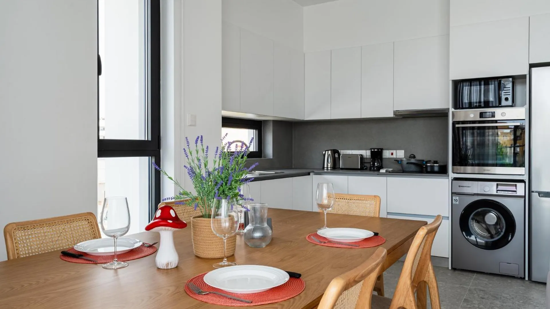 Solara - Stylish Balcony Apartments In Larnaca Cipro