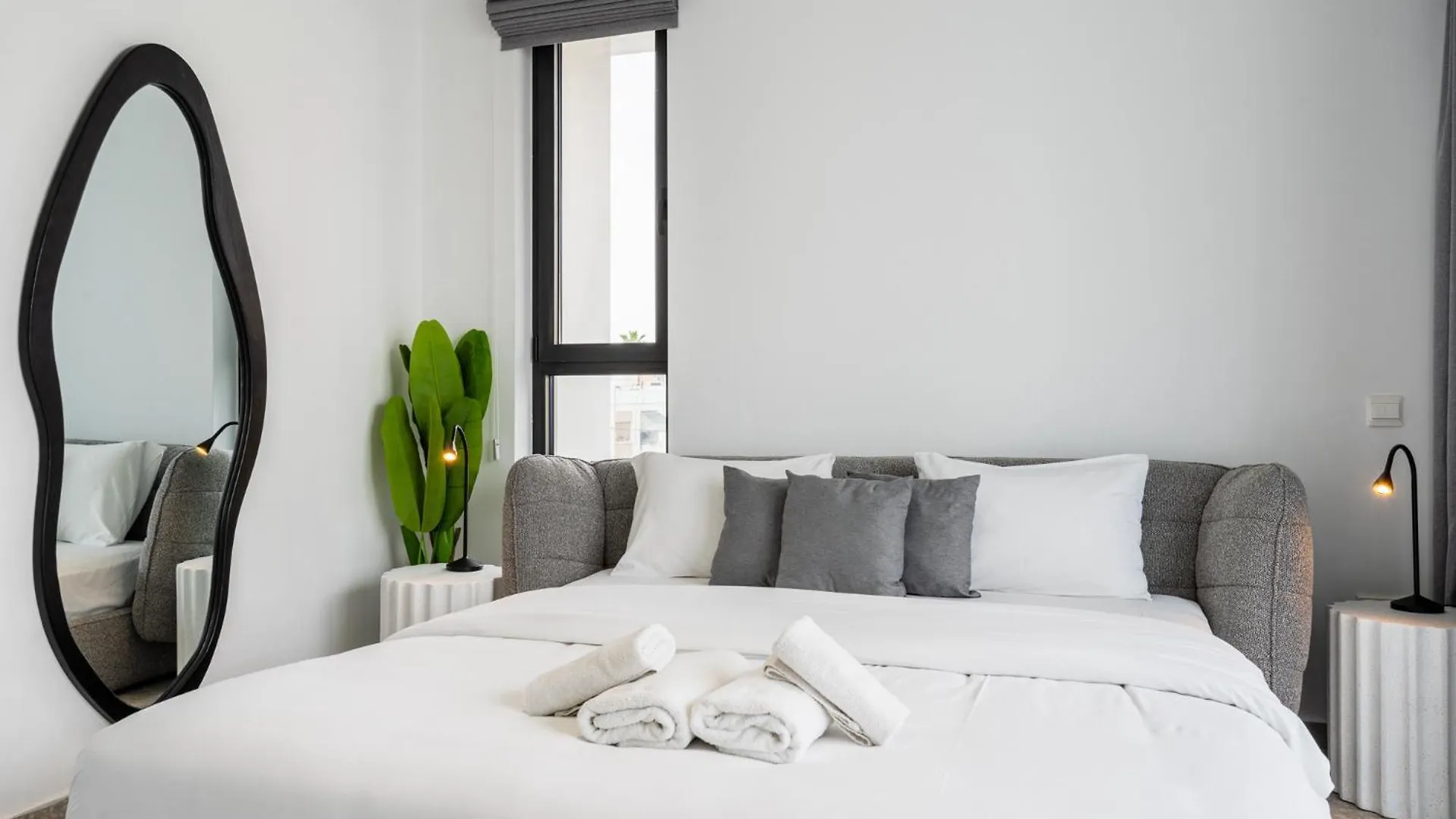Solara - Stylish Balcony Apartments In Larnaca