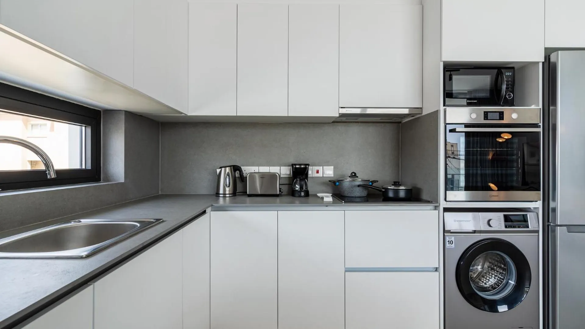 Solara - Stylish Balcony Apartments In Larnaca