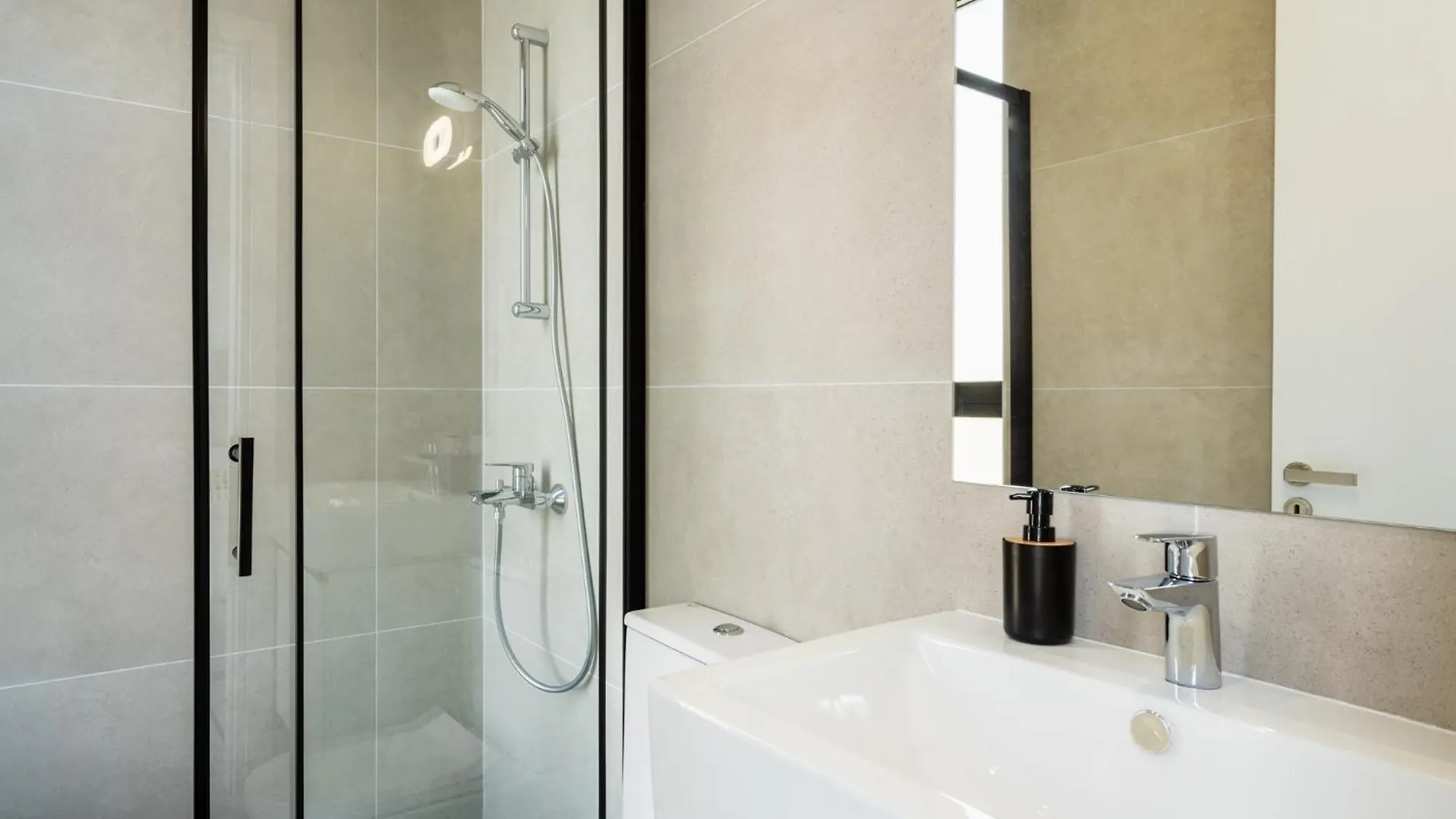 Solara - Stylish Balcony Apartments In Larnaca Cipro