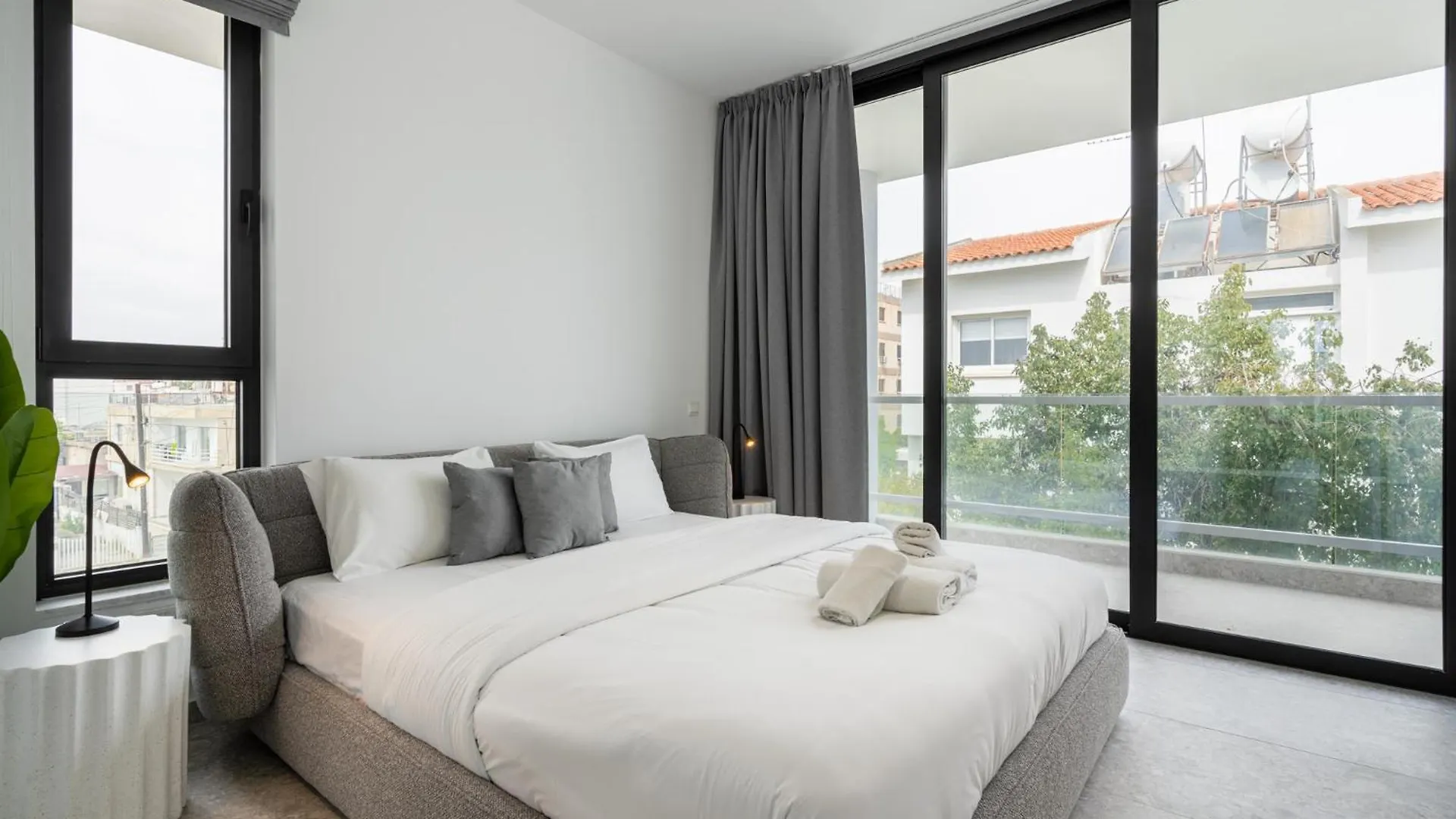 Solara - Stylish Balcony Apartments In Larnaca Cipro