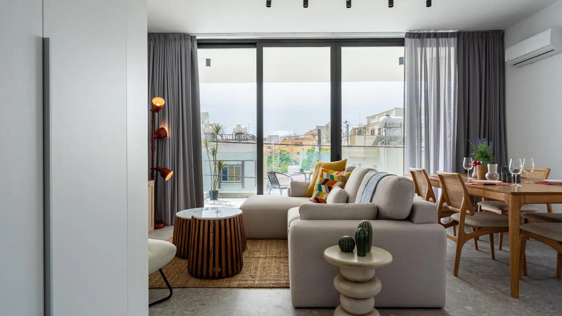 Solara - Stylish Balcony Apartments In Larnaca