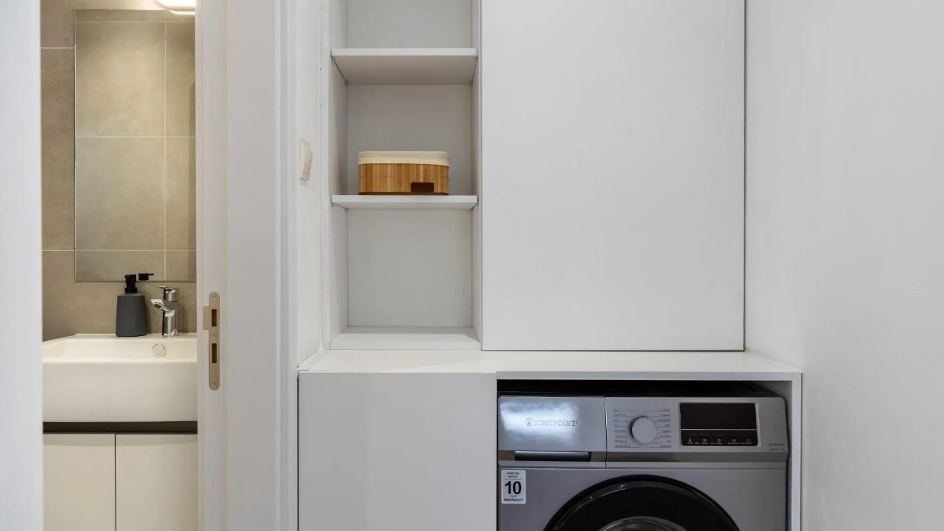 Solara - Stylish Balcony Apartments In Larnaca Cipro