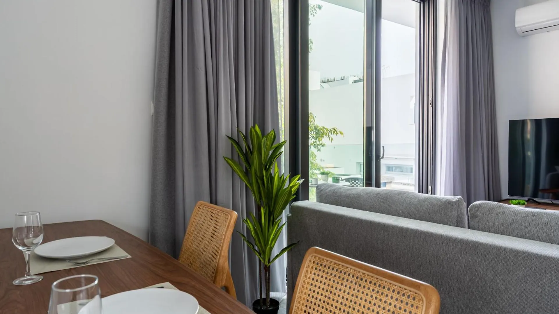 Solara - Stylish Balcony Apartments In Larnaca 0*,  Cipro