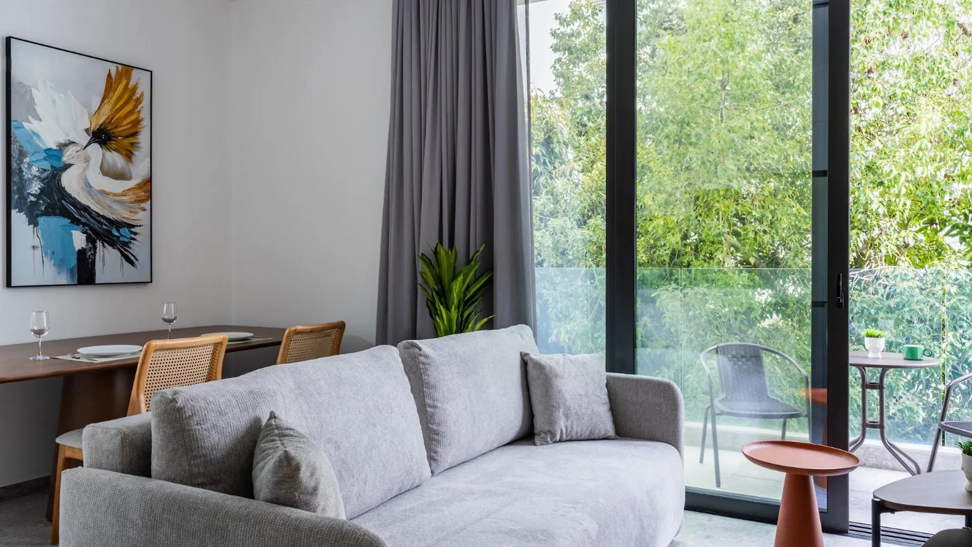 Solara - Stylish Balcony Apartments In Larnaca Cipro